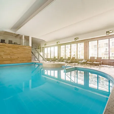 Feniks Seaside With Pool & Near كولوبرزيغ