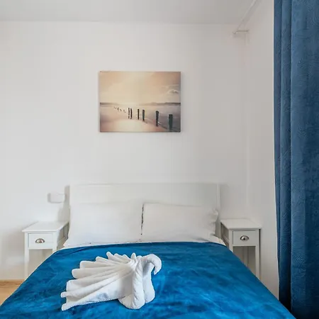 Feniks Seaside With Pool & Near كولوبرزيغ